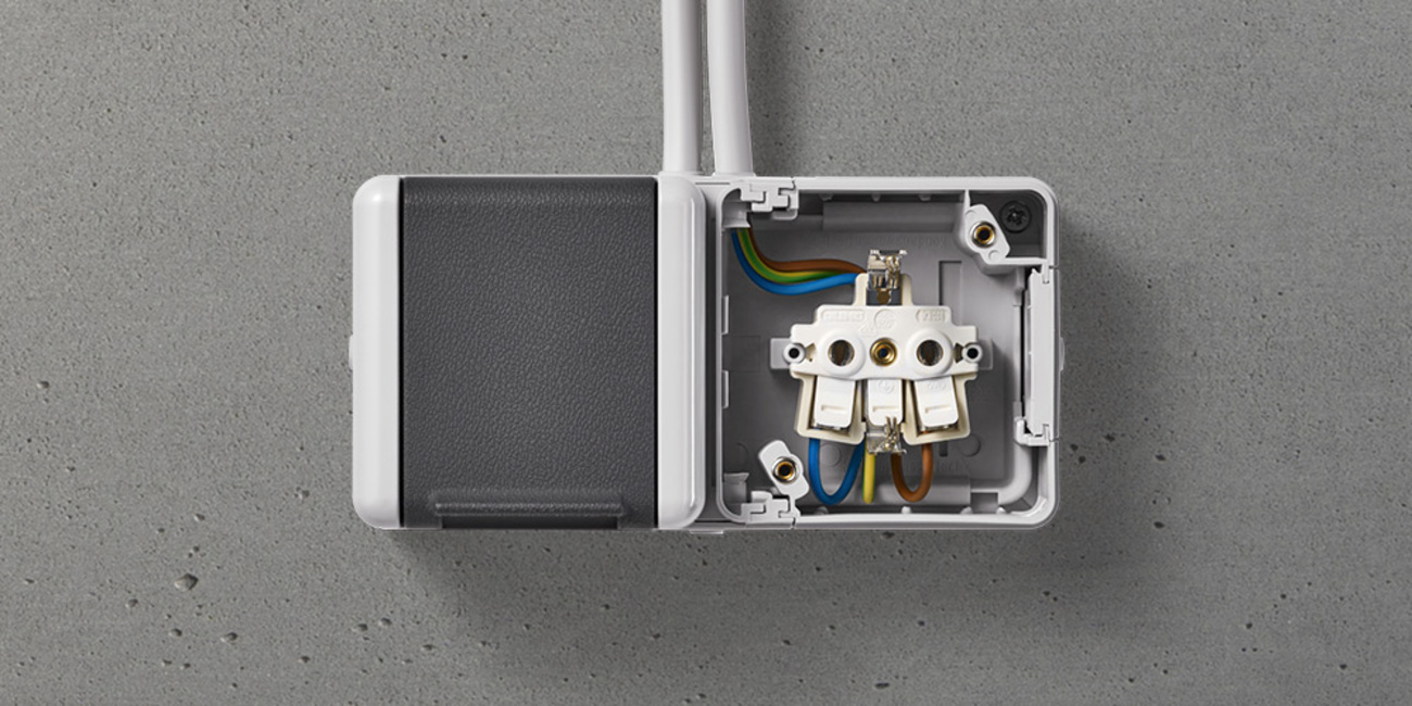 Doppelsteckdose mit Trennsteg bei Elektrotechnik Kastner GmbH & Co. KG in Westendorf